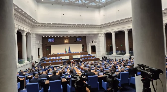 Продължават опитите да се избере председател на парламента