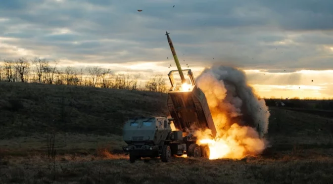 ВИДЕО: HIMARS в действие срещу руска система "Град", кадри на близък бой и пробив в минно поле