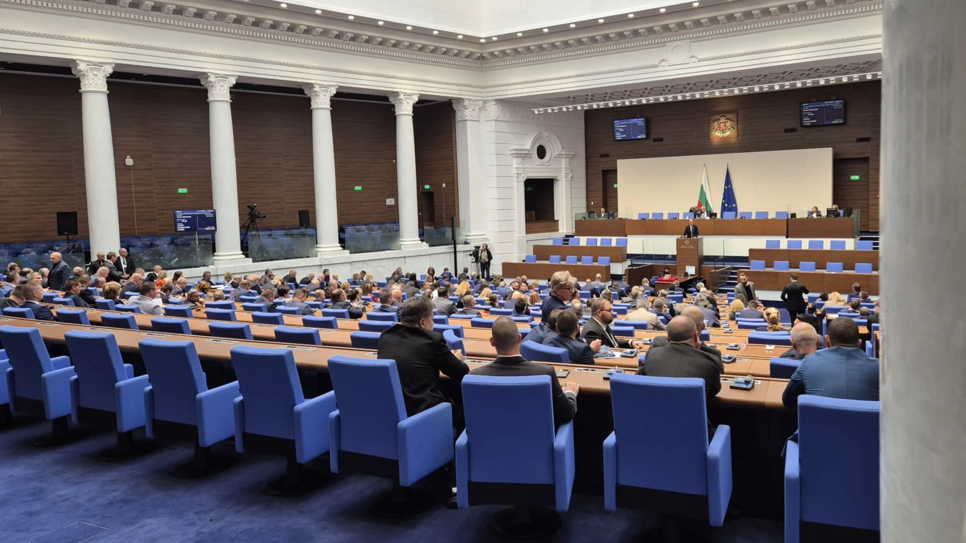 Няма ли управляващо мнозинство тези дни, не го чакайте: Мнението на журналист