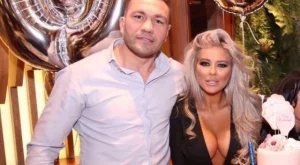 {{ otherArticle[0].article.title }}