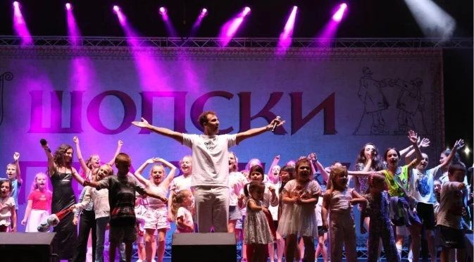 Празничният декември в Елин Пелин продължава