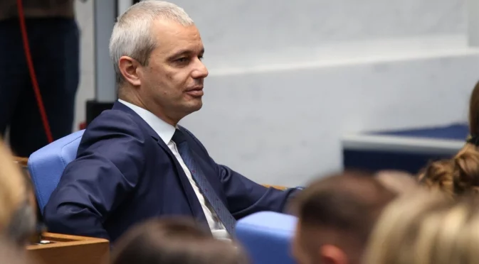 Шенген бил проблем и заплаха. А да се снимаш пред Кремъл какво е?