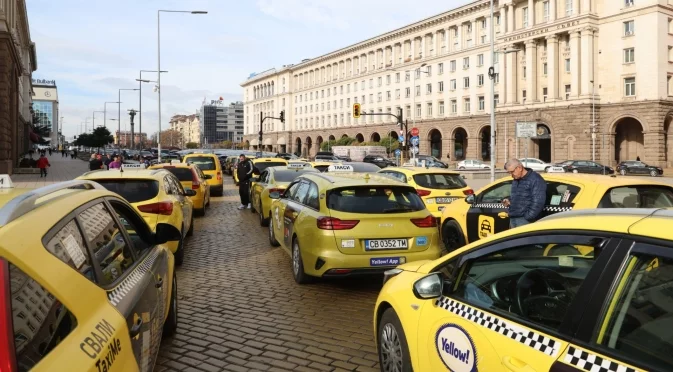 Ще образуваме колона чак до Брюксел: Такситата на протест