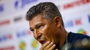 И на Красимир Балъков му се наложи да се обяснява заради треньорския пост в Левски