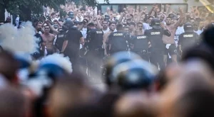 Побоищата, превърнали се в ежедневие: Младите хулигани на Ботев и Локомотив се млатят редовно (ВИДЕО)