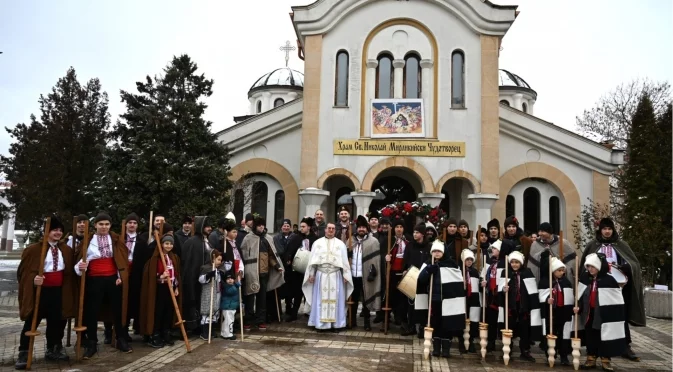 Коледарите в Елин Пелин поддържат живи българските традиции