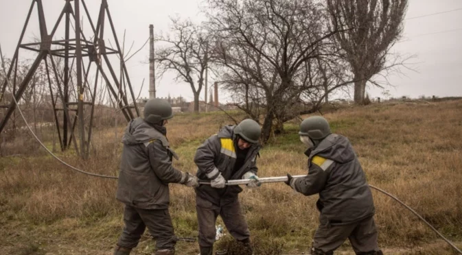 Заради проблемите с тока: КЕВР, ЕСО и ЕРП-тата на спешна среща при енергийния министър