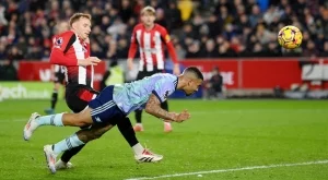 Два карамбола осигуриха пълен обрат на Арсенал за старт на 2025 (ВИДЕО) 