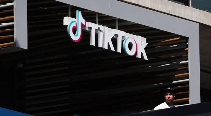 TikTok възобнови услугата си в САЩ