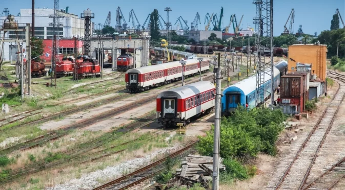 Консултираме с най-добрите експерти в Европа относно безопасността на жп транспорта