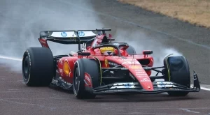 Люис Хамилтън катастрофирал тежко на тестове в Барселона