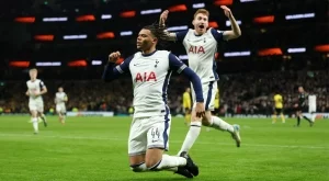 Безгрешен Тотнъм не спира да мечтае в Лига Европа (ВИДЕО)