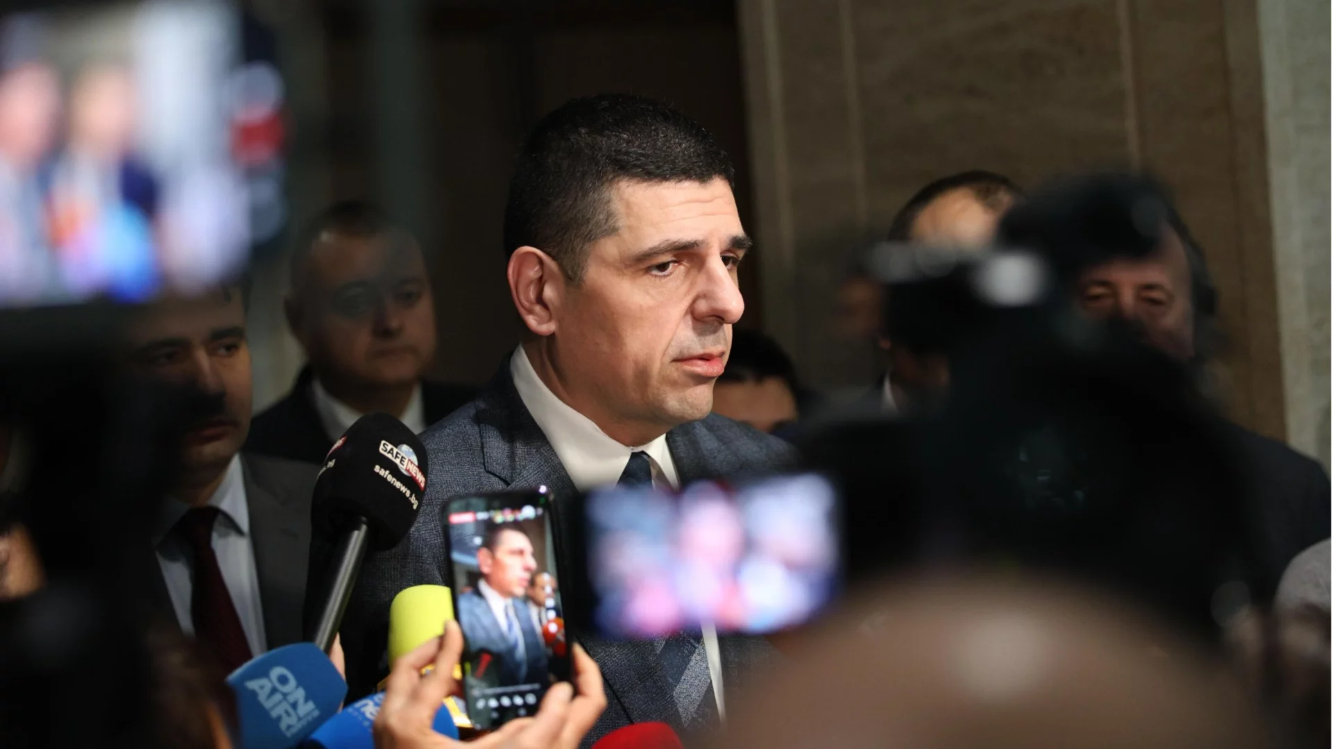 "Петьо Еврото е бил над главния прокурор": Депутати с достъп до архива му, призиви за извънредна комисия