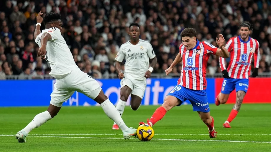 Люто дерби между Реал Мадрид и Атлетико, от което най-доволен остана Барселона 