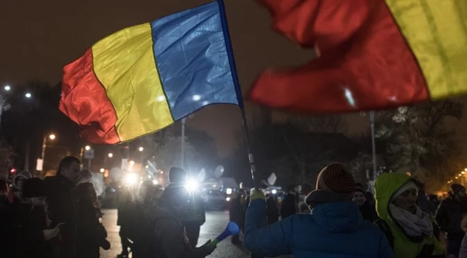 Неразрешен протест в Букурещ: Сблъсъци с полицията и сълзотворен газ за привърженици на Джорджеску (ВИДЕА)