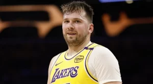 Маверикс се опитали да разменят Лука Дончич за други две НБА звезди