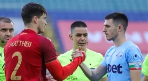 {{ otherArticle[0].article.title }}