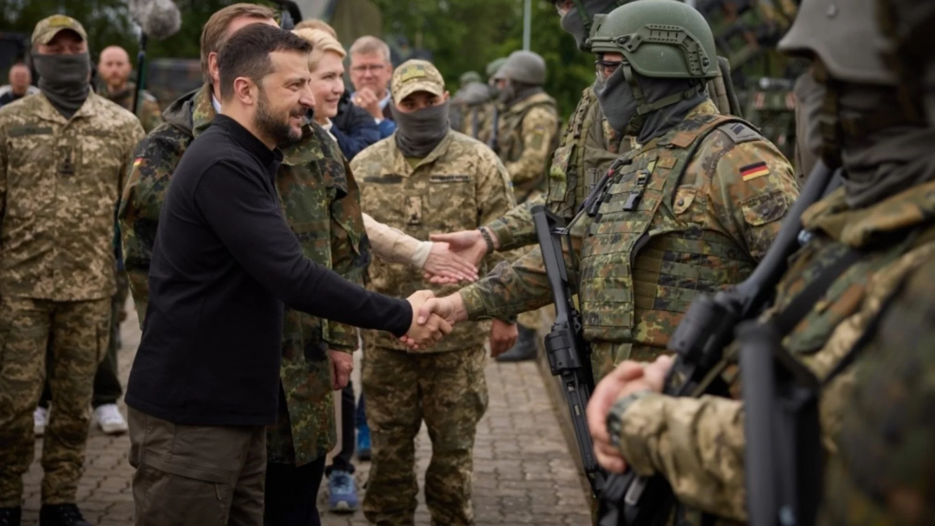 Ако не вземем по-бързо решение и не притиснем Путин, западните войници ще сменят костюмите с униформи