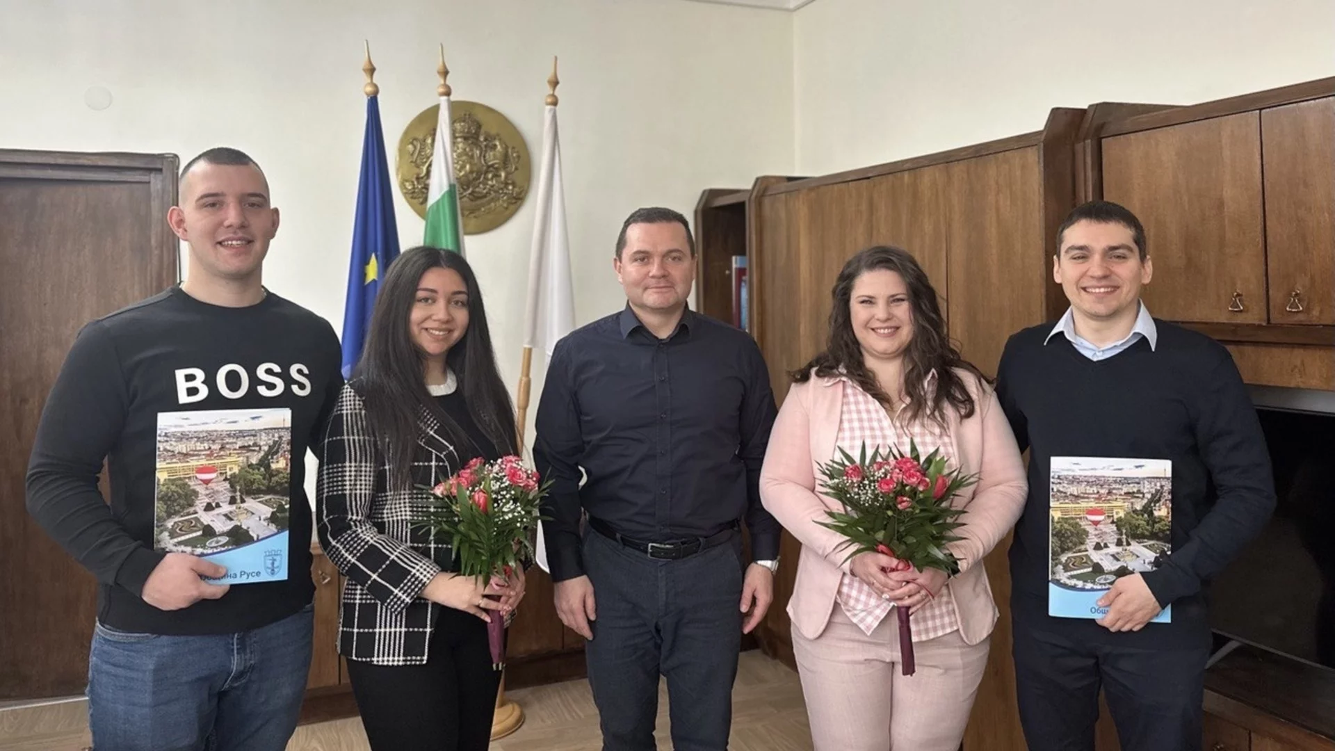 Кметът на Русе награди победителите в конкурса за най-атрактивна семейна снимка