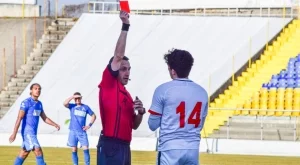 Четири червени картона за два мача: Какво е обяснението на треньора с най-грубия отбор в Първа лига