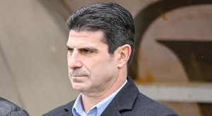 Ужасяващо! Хулиганите на Локомотив Пловдив биха делегата на мача пред Гонзо (ВИДЕО)