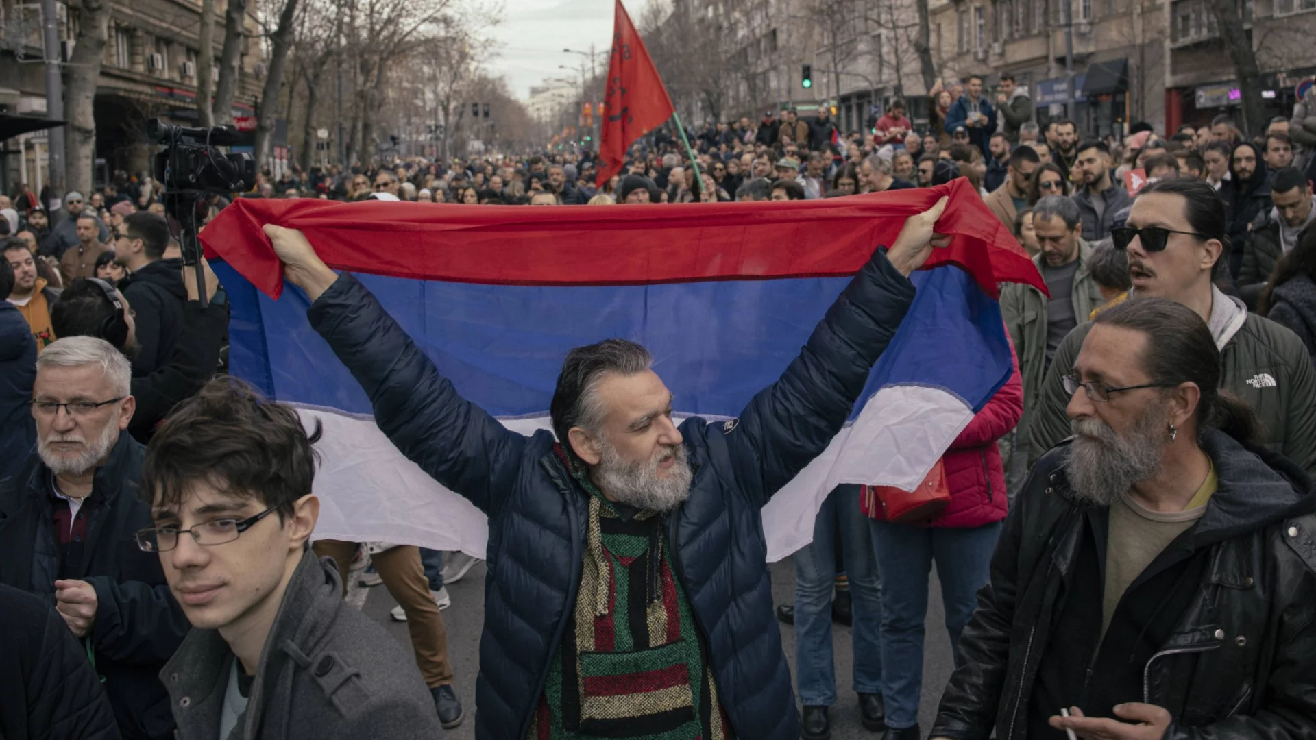 В Белград: Преподаватели охраняват студентския протест след поредния инцидент