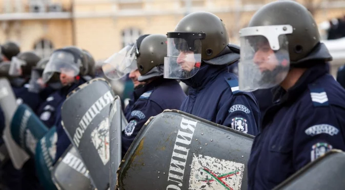 Родната полиция ни пази: Милиони са похарчени за почивни бази за МВР, на фона на двойното увеличение на заплатите