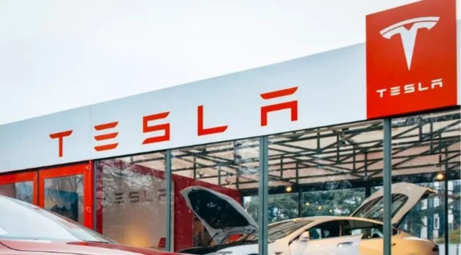 Италия проверява Tesla и други производители на електромобили