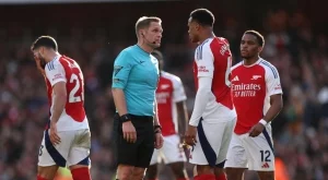 Арсенал се самоуби - титлата във Висшата лига започва да се превръща в мираж