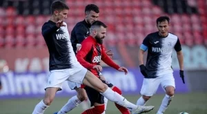 Макар отново с червен картон: Локомотив Пловдив не загуби осмо поредно железничарско дерби