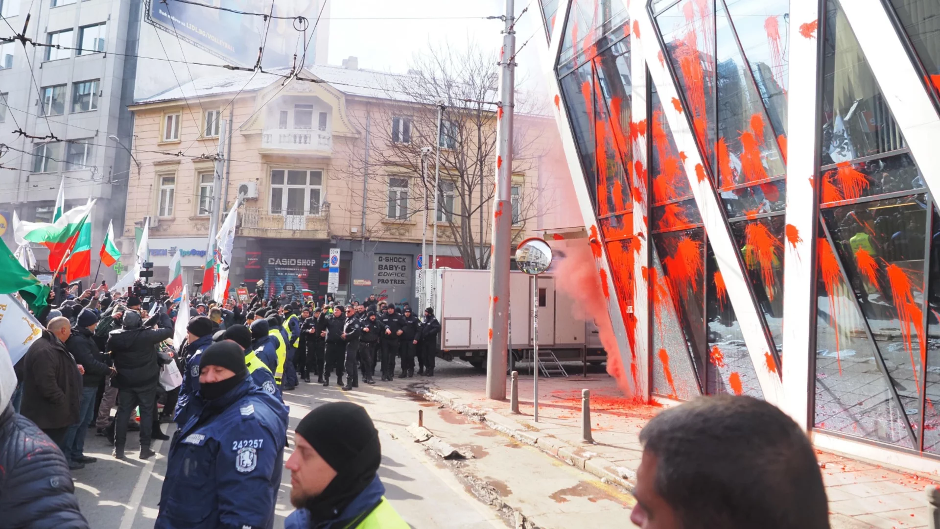 Шестима са обвинени за хулигански прояви след протеста на „Възраждане“