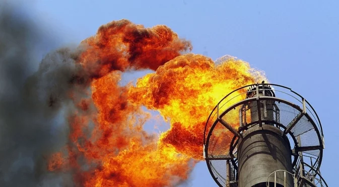 Пламна нефтопреработвателен комплекс в Уфа, руски източник потвърждава за атака с дронове (ВИДЕО)