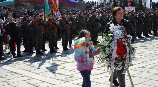 Стотици пловдивчани почетоха 147-та годишнина от Освобождението на България (СНИМКИ)