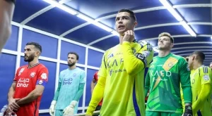 Кристиано Роналдо към двойника си на трибуните: Много си грозен!