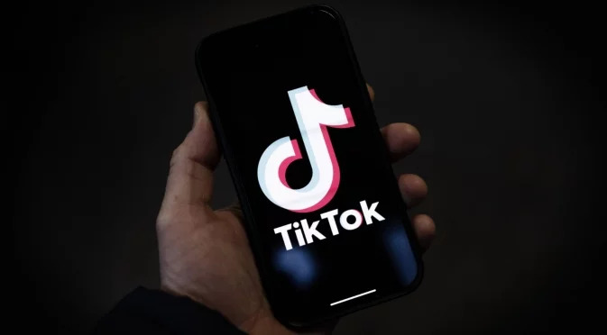 САЩ преговаря за продажбата на TikTok