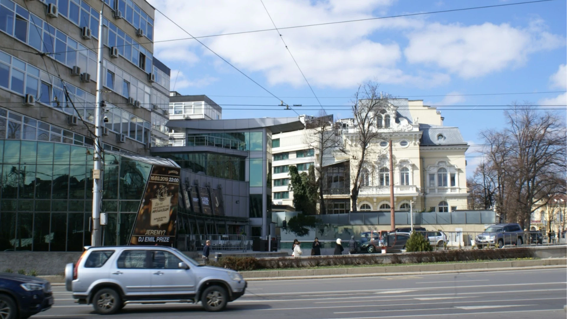 Застрояват терасата на столичния клуб "Ялта" 