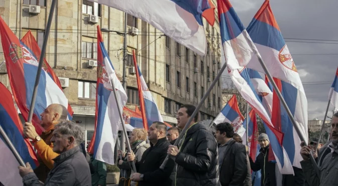 Първи инцидент: Кола се вряза в протеста в Белград, има ранени (ВИДЕА)