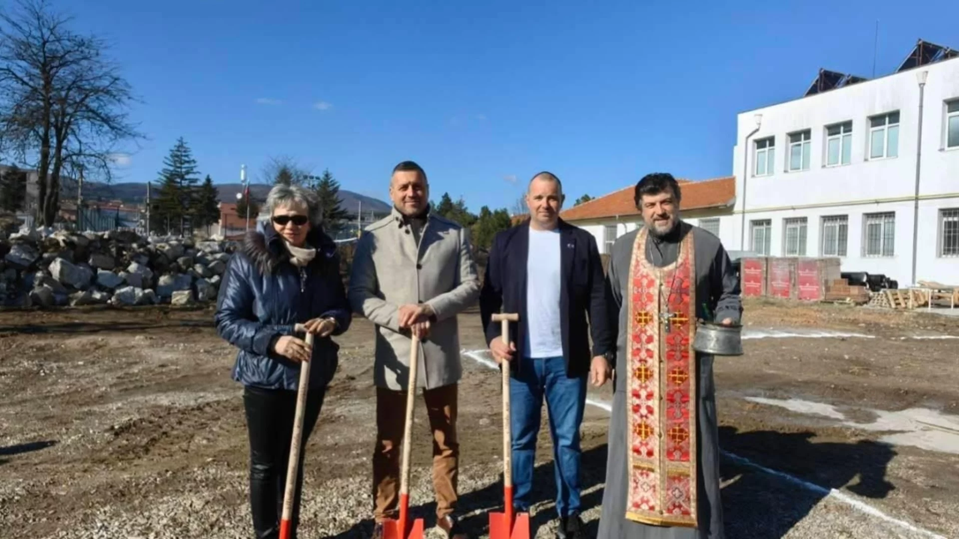 Изграждат нов физкултурен салон в село до Елин Пелин