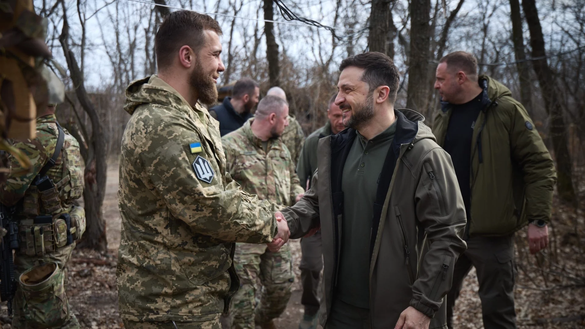 "Благодаря на всички, които ни защитават": Зеленски посети Донецка област (ВИДЕА)