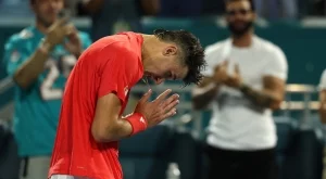 Брат му е аутист! Кое е момчето, което разби мечтата на Новак Джокович?