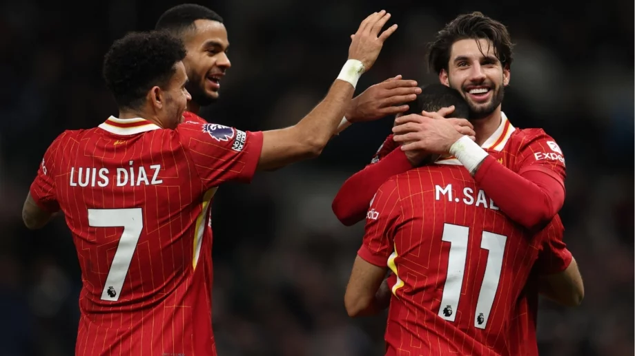 ДВОЕН УДАР: Жива легенда на Ливърпул ще последва Александър-Арнолд в Реал Мадрид?