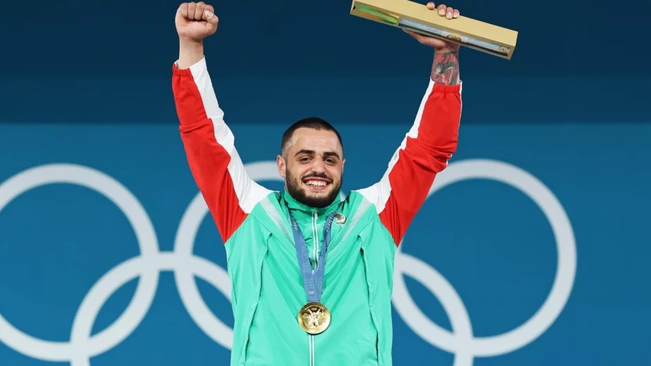 С огромна разлика пред конкуренцията и три медала - Златен Карлос Насар!