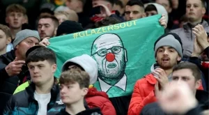 Падение, но с абонамент - Манчестър Юнайтед преподписва с провал за 72 милиона