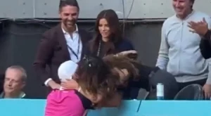 "Невероятно, скъпи!" Коя е мадамата, която разцелува Григор Димитров?