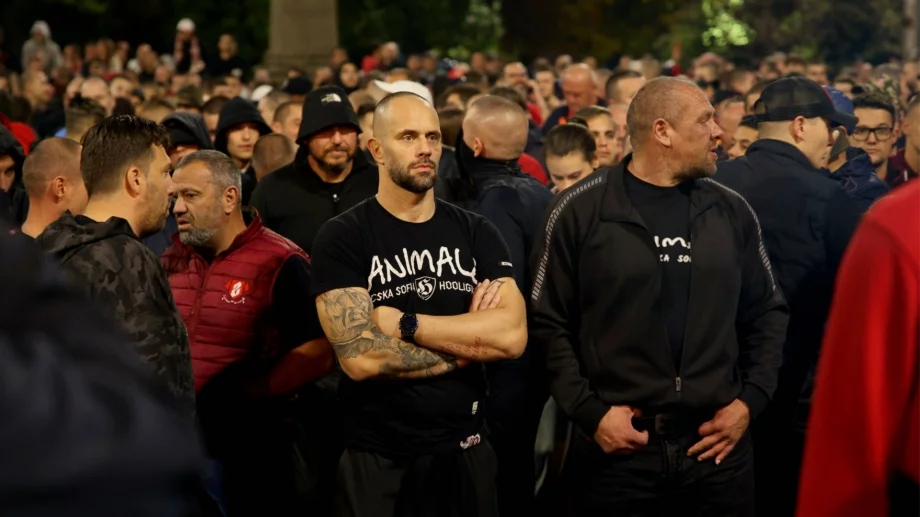 Кошмарът продължава: Феновете на ЦСКА блокираха нова ключова точка (ВИДЕО)