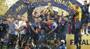 Прокуден световен шампион с Франция пред много изненадващ трансфер