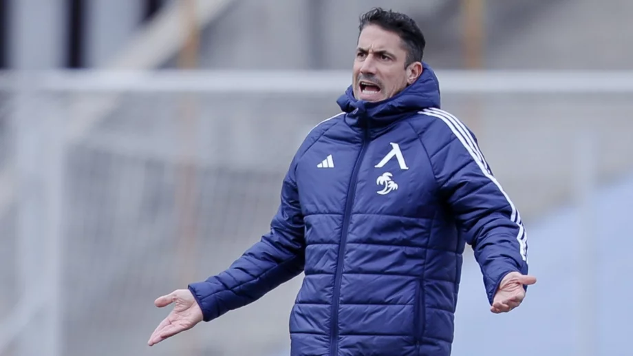 Легенда на Левски скочи на Хулио Веласкес - направи го на 2 стотинки, без да му мигне окото