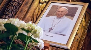 Случайност или не? Как смъртта на Папата се отразява на английските отбори