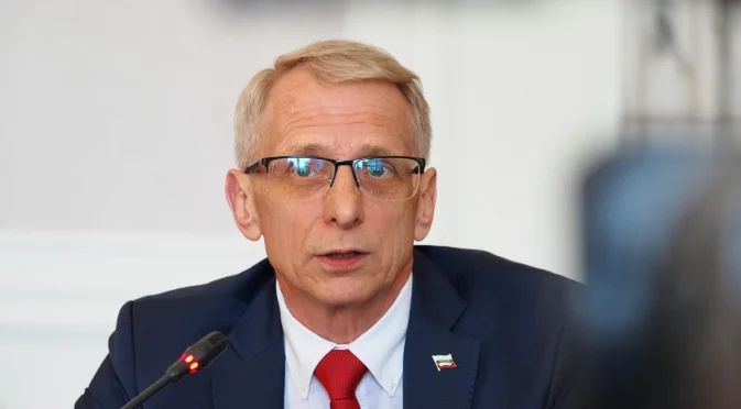Ставащото в пловдивската митница е за отвличане на вниманието: Николай Денков за скандала на седмицата