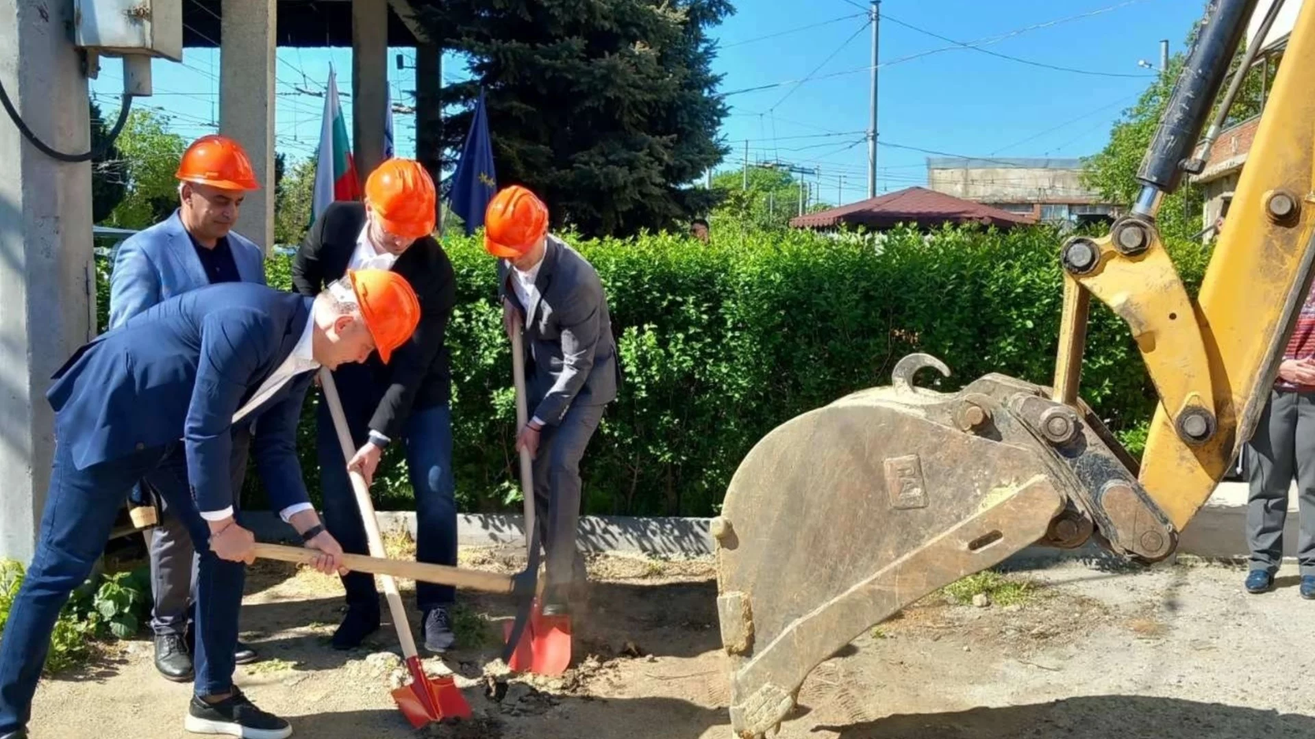 Трима зам.-кметове на Стара Загора дадоха старт на проекта за енергийно обновяване на общинския превозвач